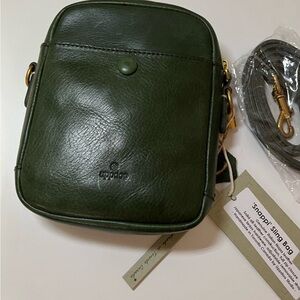 Brand-New ‘Snappi’ Sling Bag by Uppdoo - green